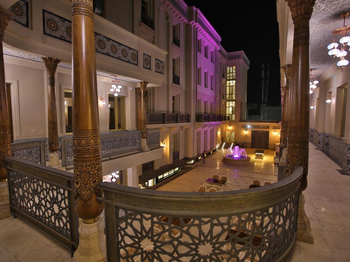 Paradise Plaza Luxury Hotel Bukhara Bagian luar foto